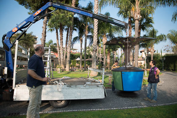 Operazione di posa per TENEO Primo presso un giardino di una villa privata: Villa di Bacco - Boscoreale (NA).